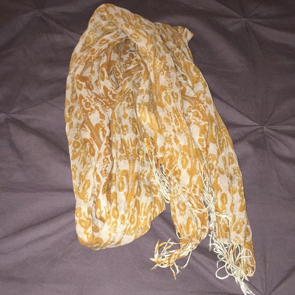 Multiple Scarves - Picture 2 of 5